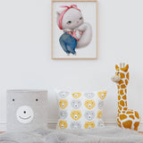 Affiche chatte mignonne illustrée, accrochée dans une chambre d'enfant
