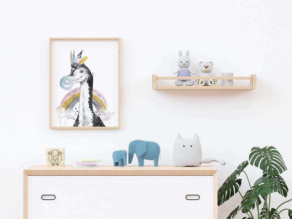 Affiche dinosaure bulle colorée illustrée, accrochée dans une chambre d'enfant