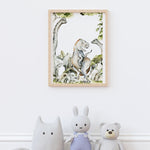 Affiche dinosaure jungle illustrée, accrochée dans une chambre d'enfant
