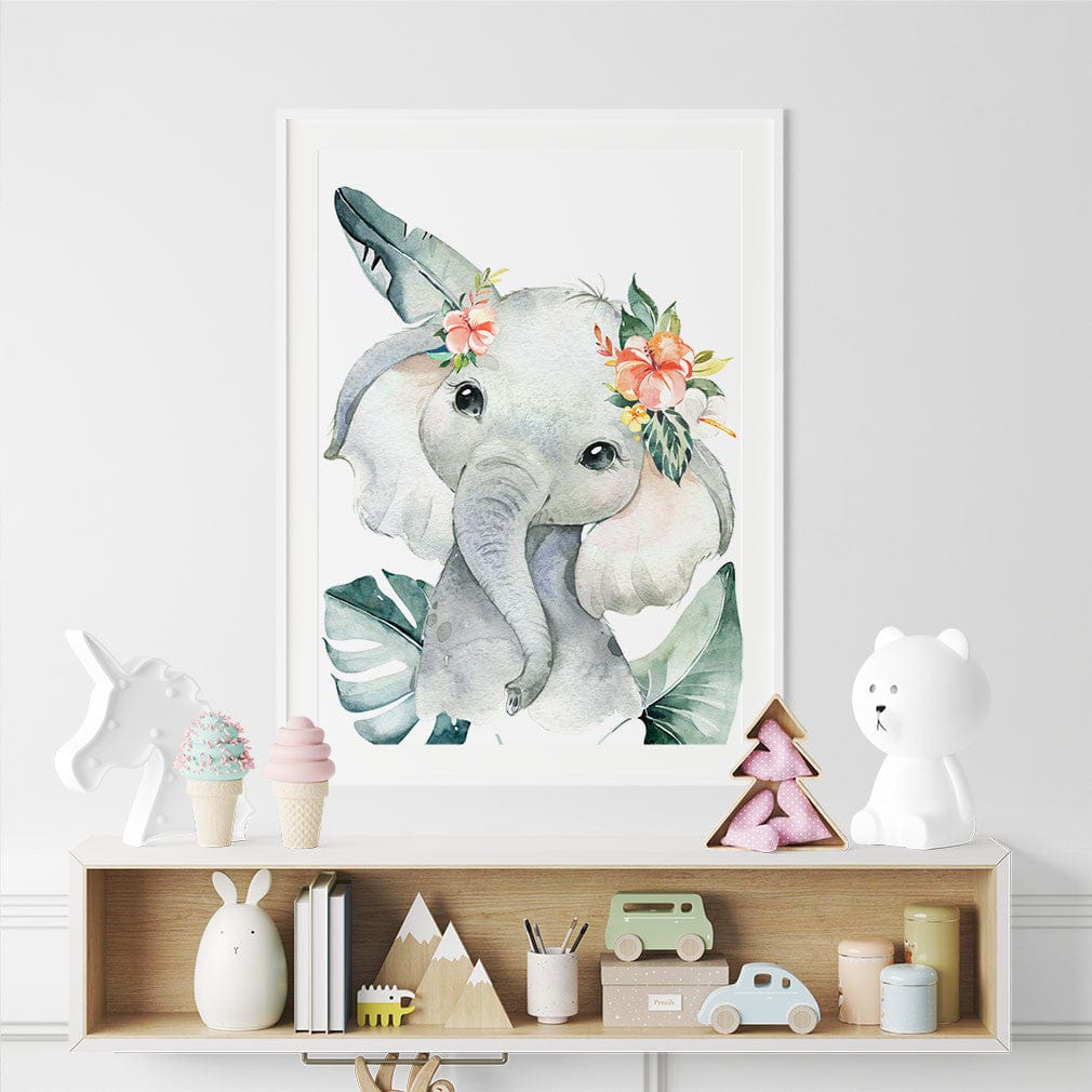 Affiche éléphant jungle illustrée, accrochée dans une chambre d'enfant