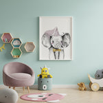 Affiche éléphant princesse illustrée, accrochée dans une chambre d'enfant