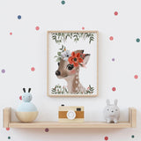 Affiche fleuri biche couronne de fleurs illustrée, accrochée dans une chambre d'enfant