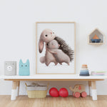 Deuxième vue de l'affiche hérisson lapin amis dans une chambre d'enfant