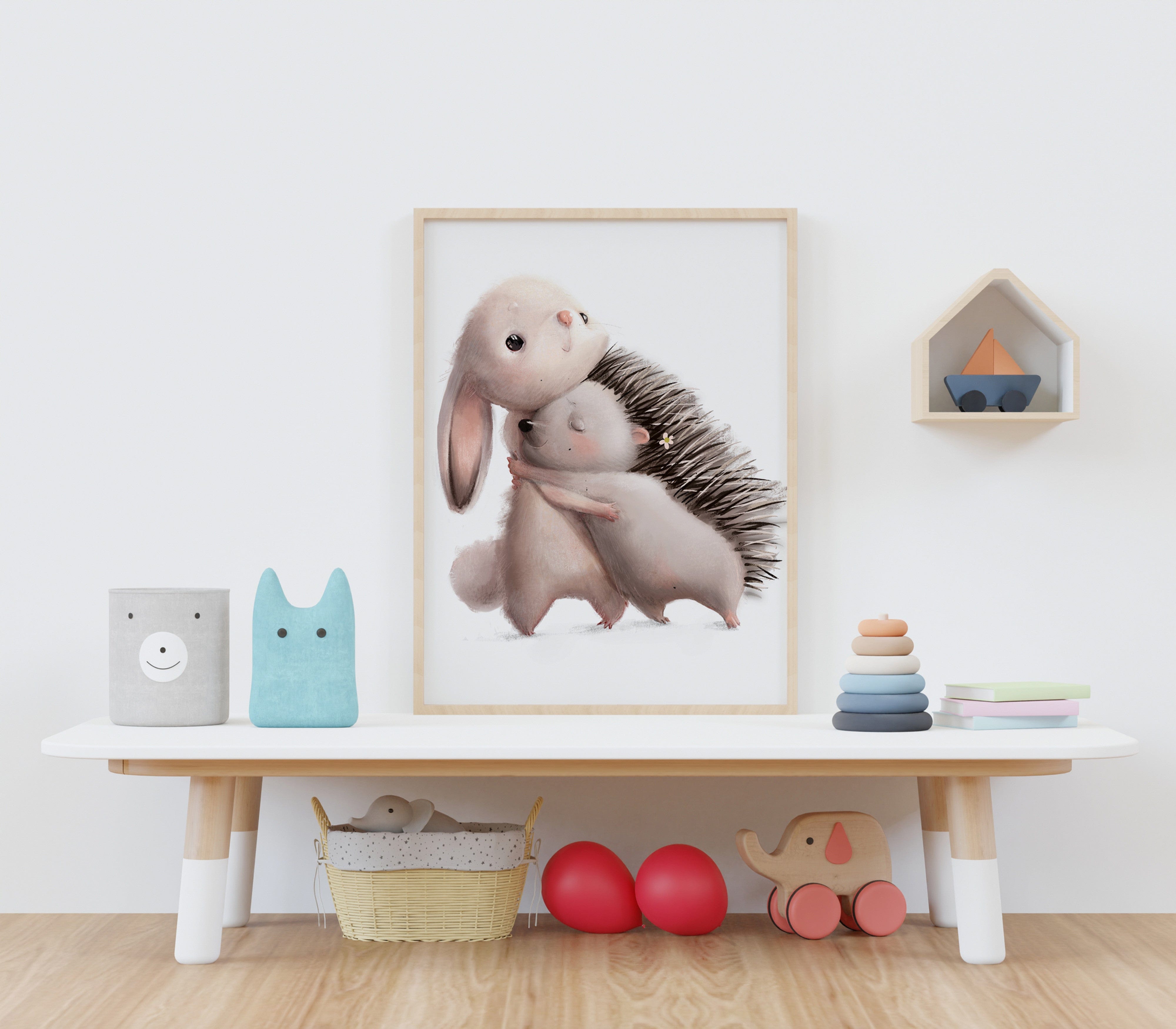 Deuxième vue de l'affiche hérisson lapin amis dans une chambre d'enfant