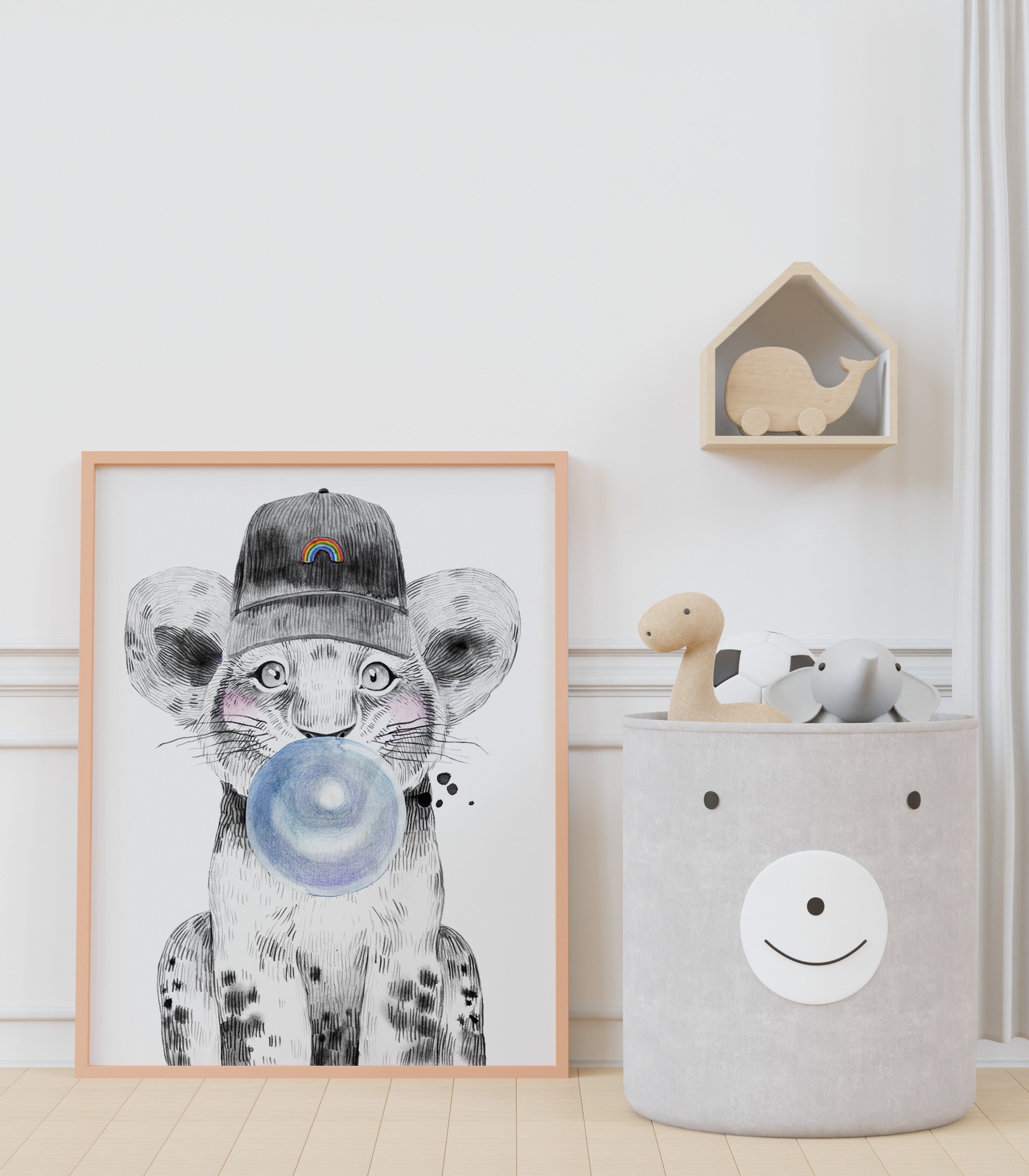 Affiche jungle lion bubble gum illustrée, accrochée dans une chambre d'enfant