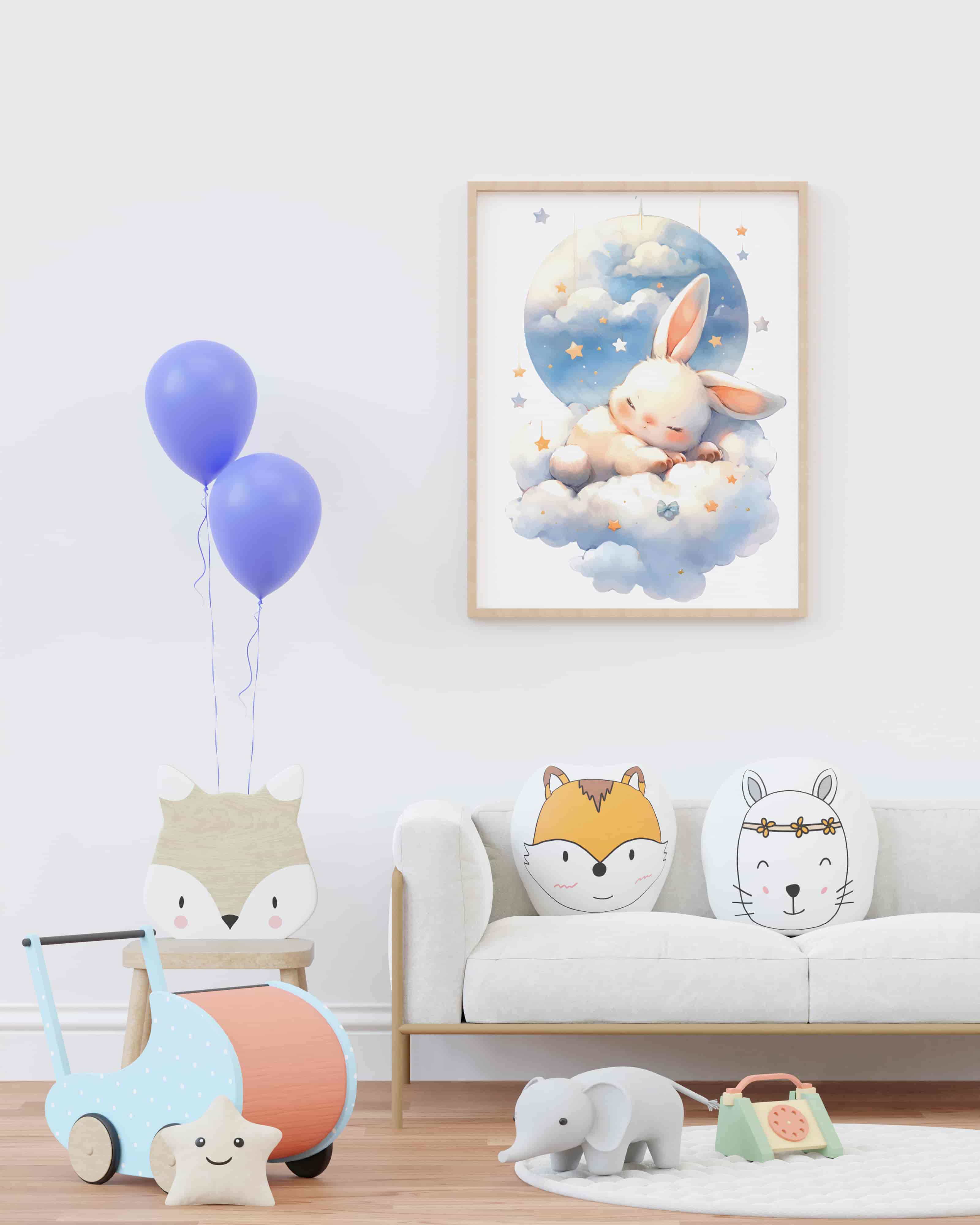 Affiche lapin dans les nuages illustrée, accrochée dans une chambre d'enfant