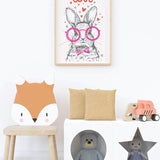 Affiche lapin lunettes love illustrée, accrochée dans une chambre d'enfant