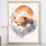 Affiche ourson dans les nuages illustrée, accrochée dans une chambre d'enfant