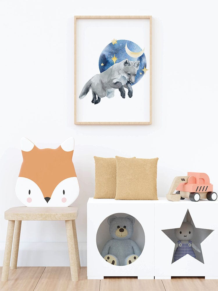 Affiche renard lune aquarelle illustrée, accrochée dans une chambre d'enfant