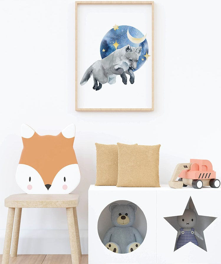 Affiche renard lune aquarelle illustrée, accrochée dans une chambre d'enfant