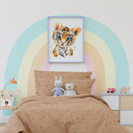 Affiche tigre mignon illustrée, accrochée dans une chambre d'enfant