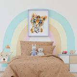 Affiche tigre mignon illustrée, accrochée dans une chambre d'enfant