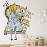 Papier peint panoramique alice au pays des merveilles illustré, dans une chambre d'enfant