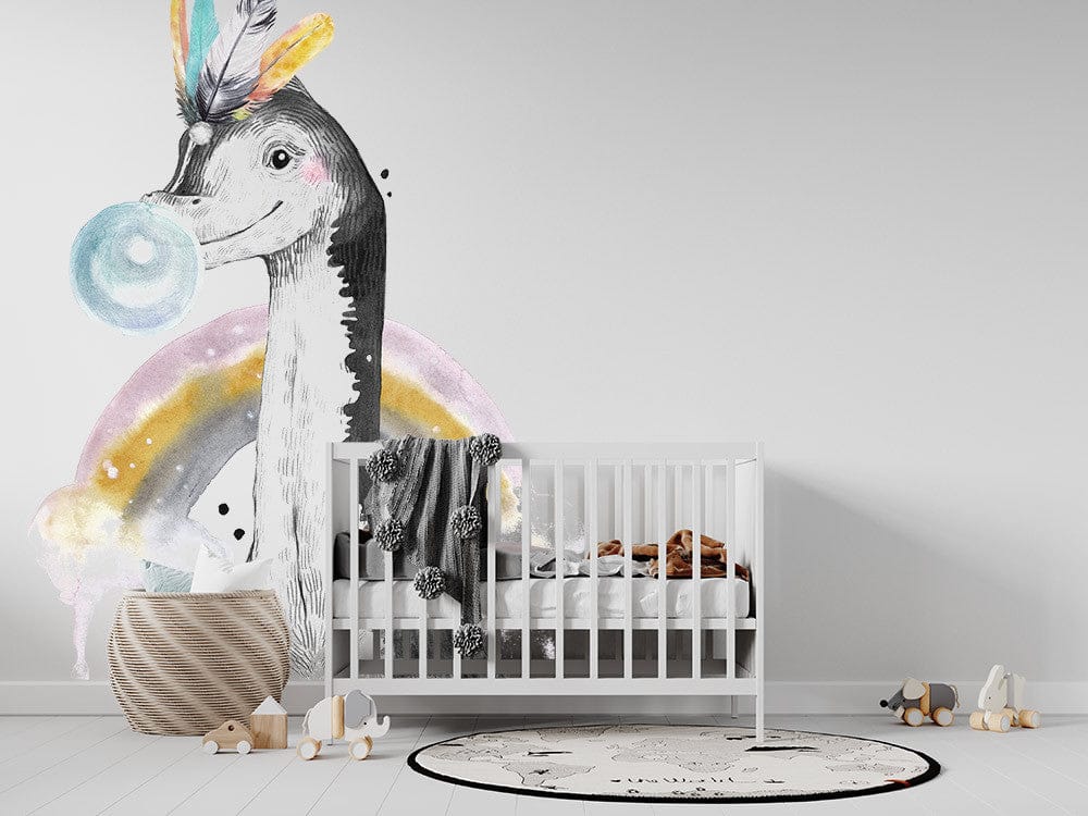 Deuxième vue du papier peint arc-en-ciel dino dans une chambre de bébé