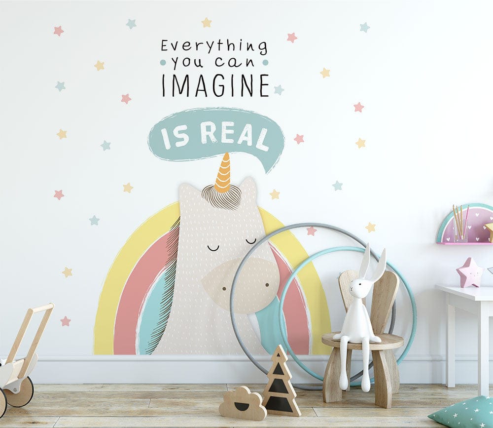 Deuxième vue du papier peint arc-en-ciel licorne dans une chambre de fille