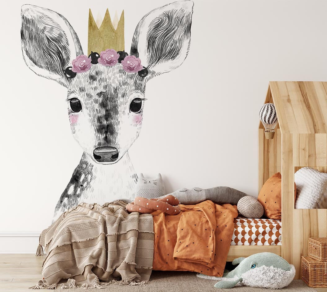 Papier peint panoramique biche coquette illustré, dans une chambre d'enfant