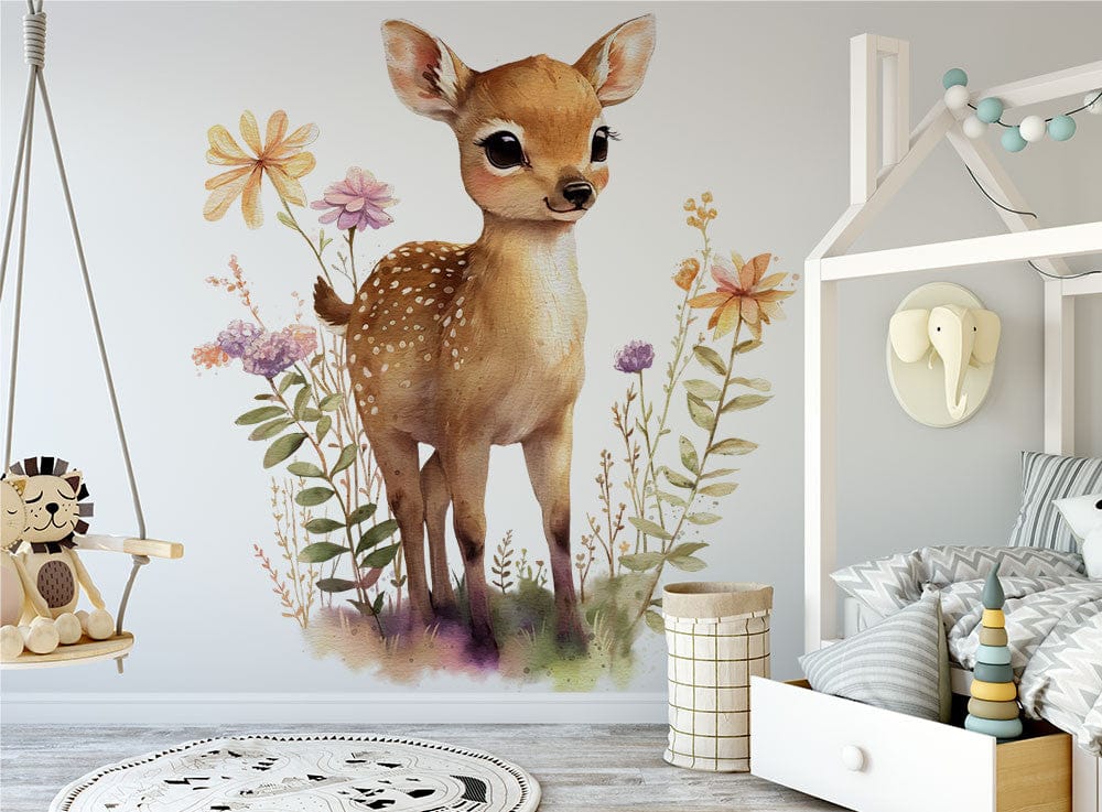 Papier peint panoramique biche mignonne illustré, dans une chambre d'enfant