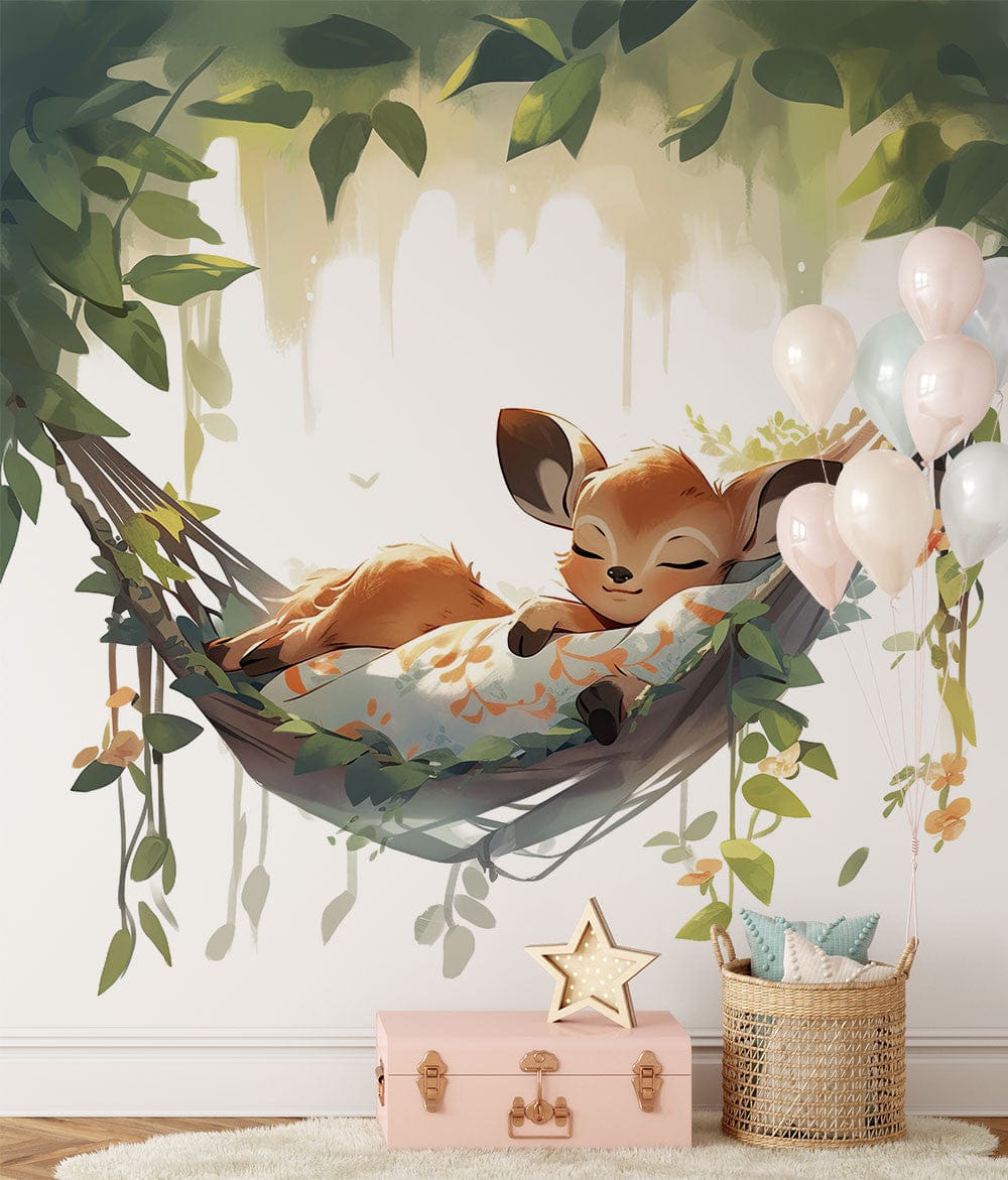 Papier peint panoramique biche qui dort illustré, dans une chambre d'enfant