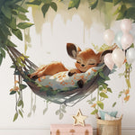 Papier peint panoramique biche qui dort illustré, dans une chambre d'enfant