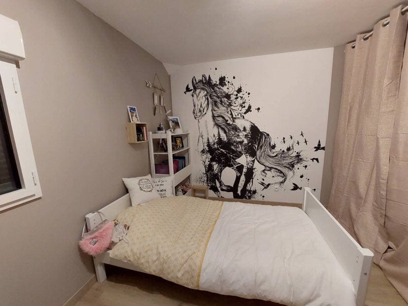 Deuxième vue du papier peint cheval 2 dans une chambre d'enfant