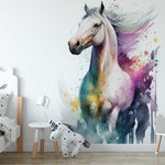 Deuxième vue du papier peint cheval aquarelle multicolore dans une chambre d'enfant
