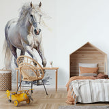 Papier peint panoramique cheval blanc aquarelle galop illustré, dans une chambre d'enfant