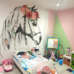 Deuxième vue du papier peint cheval dans une chambre d'enfant