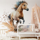 Papier peint panoramique cheval crinière colorée illustré, dans une chambre d'enfant