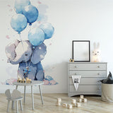 Deuxième vue du papier peint éléphant avec ces ballons dans une chambre de bébé