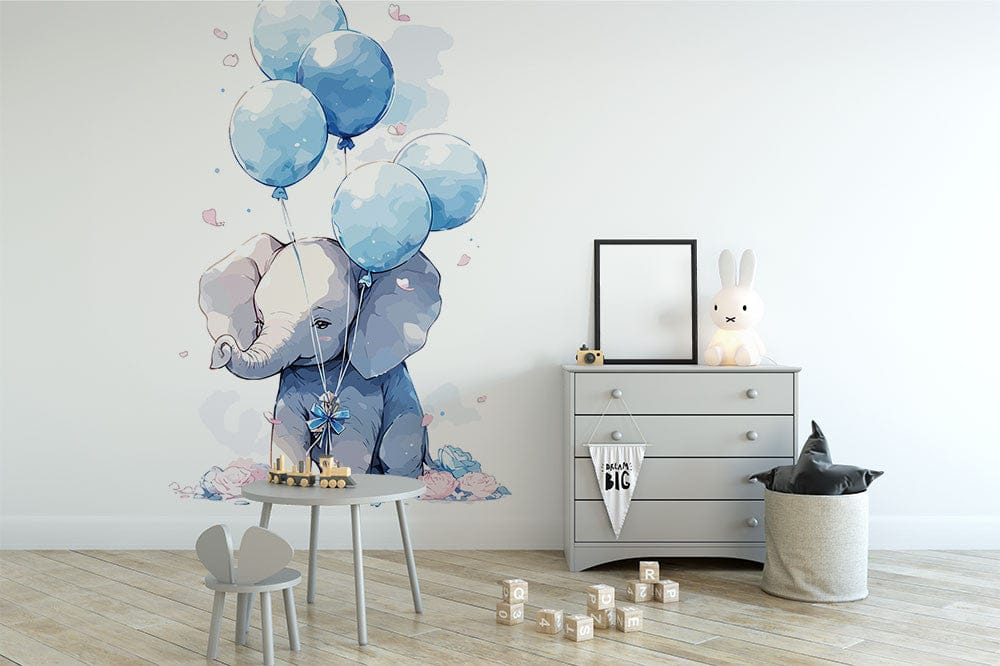 Deuxième vue du papier peint éléphant avec ces ballons dans une chambre de bébé