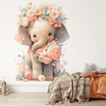 Papier peint panoramique éléphant couronne de fleurs illustré, dans une chambre de bébé