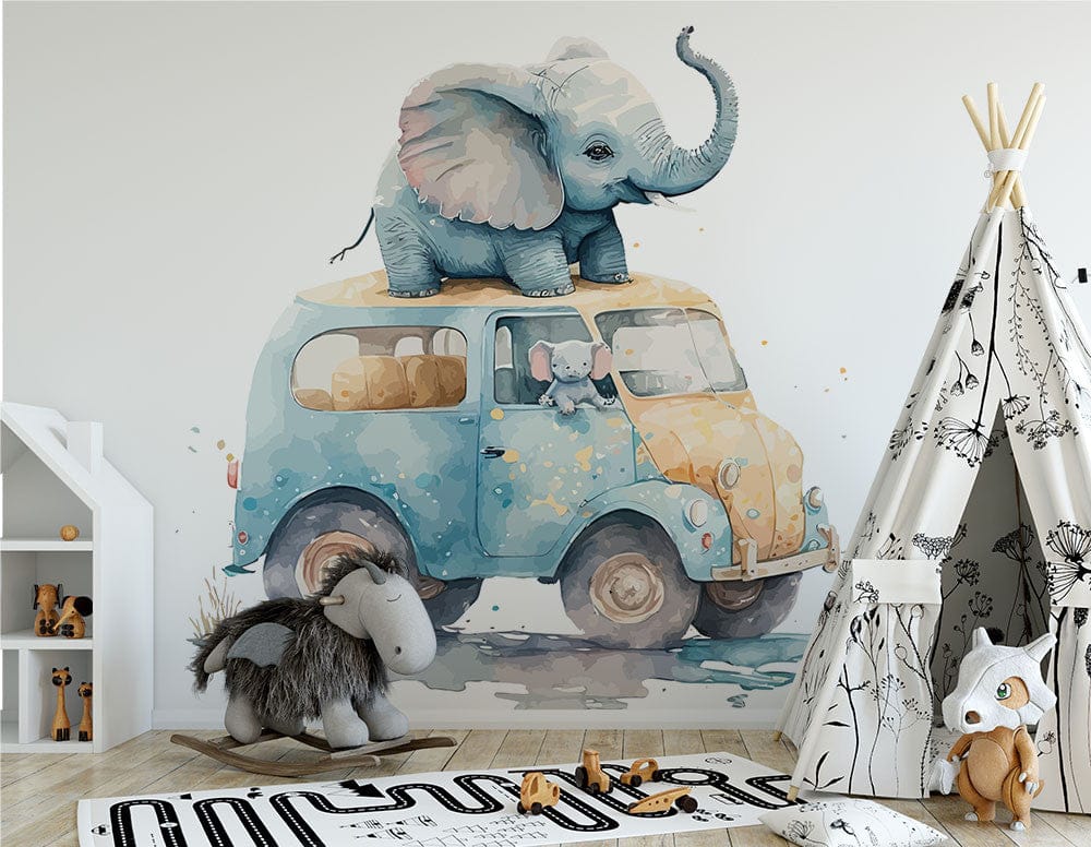 Deuxième vue du papier peint éléphant en voiture dans une chambre d'enfant
