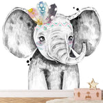 Deuxième vue du papier peint éléphant plumes colorées dans une chambre d'enfant