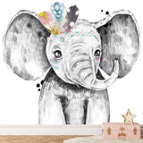 Deuxième vue du papier peint éléphant plumes colorées dans une chambre d'enfant