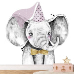 Papier peint panoramique éléphant princesse illustré, dans une chambre de fille
