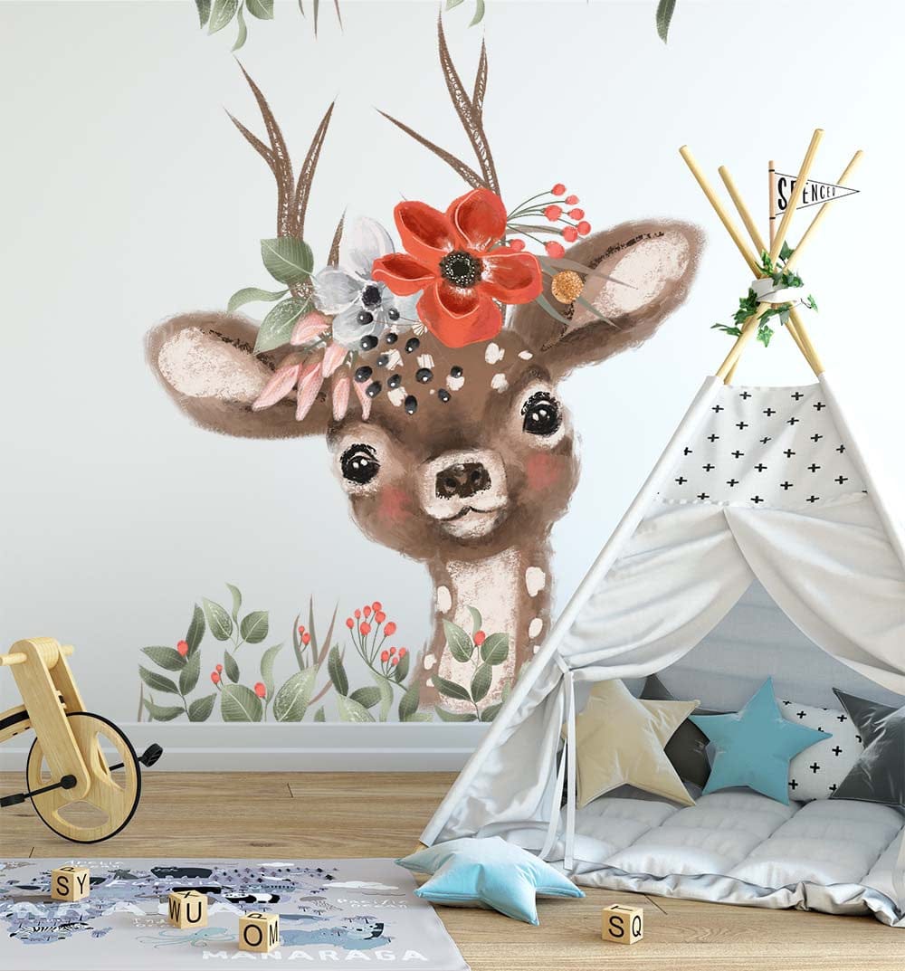 Papier peint panoramique fleuri biche couronne de fleurs illustré, dans une chambre d'enfant