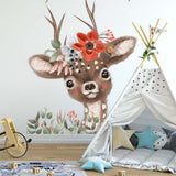 Papier peint panoramique fleuri biche couronne de fleurs illustré, dans une chambre d'enfant