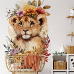 Papier peint panoramique fleuri lion aquarelle couronne illustré, dans une chambre d'enfant
