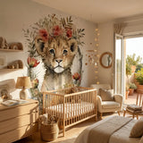Troisième vue du papier peint fleuri lionne aquarelle couronne dans une chambre d'enfant