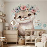 Papier peint panoramique fleuri loutre couronne de fleurs illustré, dans une chambre de bébé