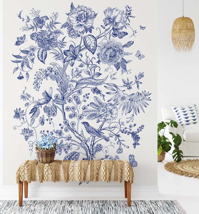 Papier peint panoramique floral vintage motif porcelaine illustré, dans une chambre adulte
