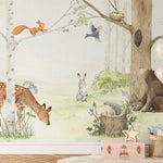 Papier peint panoramique forêt enchantée illustré, dans une chambre d'enfant