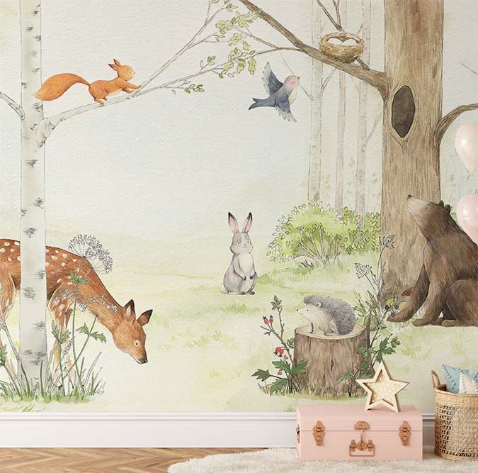 Papier peint panoramique forêt enchantée illustré, dans une chambre d'enfant