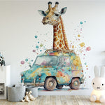 Papier peint panoramique girafe en voiture illustré, dans une chambre d'enfant
