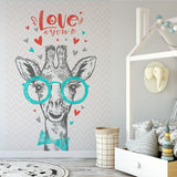 Deuxième vue du papier peint girafe love dans une chambre d'enfant