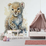 Papier peint panoramique guépard aquarelle illustré, dans une chambre de bébé