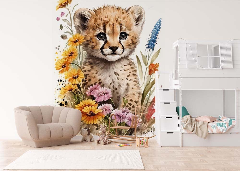 Papier peint panoramique guépard milieu fleurs illustré, dans une chambre de bébé