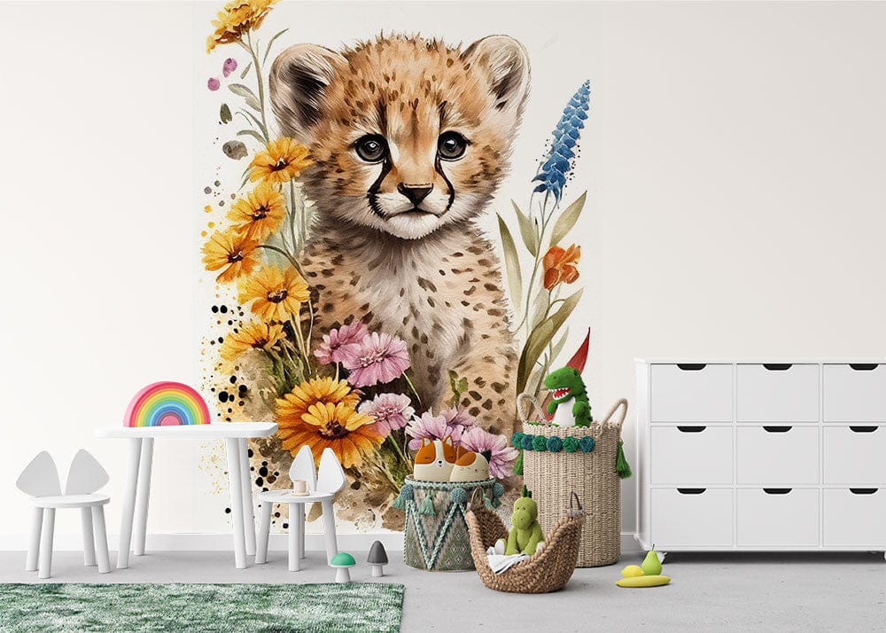 Deuxième vue du papier peint guépard milieu fleurs dans une chambre de bébé