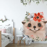 Papier peint panoramique hérisson couronne de fleurs illustré, dans une chambre d'enfant