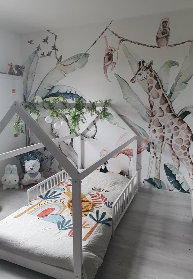 Papier peint panoramique jungle amis illustré, dans une chambre d'enfant